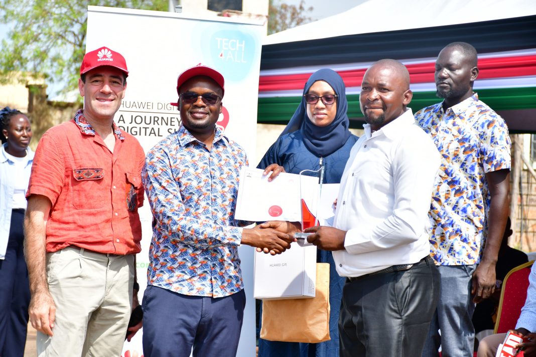 290 Trainees Graduate from DigiTruck Digital Skills Training Program by Huawei 290 Trainees Graduate from DigiTruck Digital Skills Training Program by Huawei