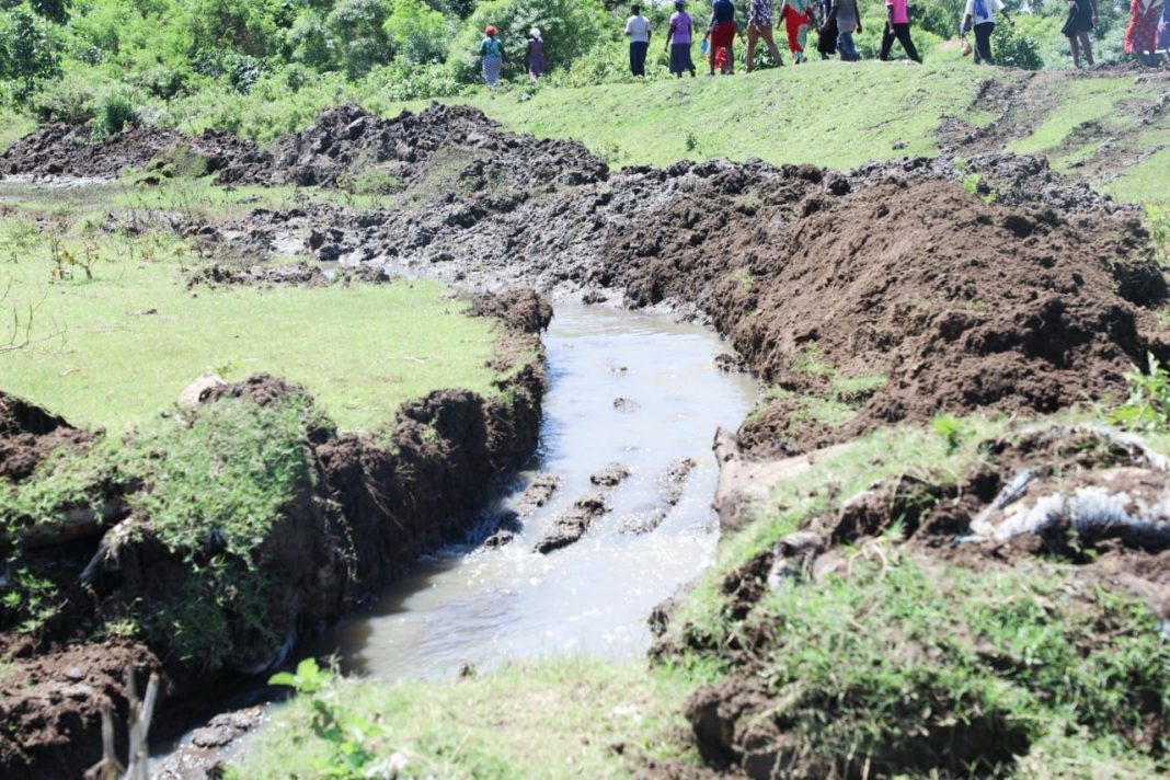 LBDA launches construction of dykes in Nyando to control perennial floods LBDA launches construction of dykes in Nyando to control perennial floods