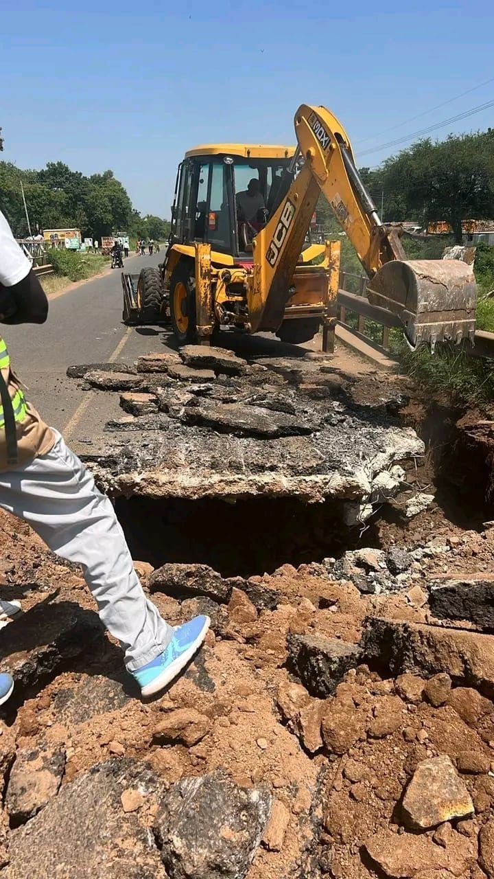 Kanyadhiang’ bridge in Kendu Bay, Homa Bay, to remain temporarily closed Kanyadhiang’ bridge in Kendu Bay, Homa Bay, to remain temporarily closed