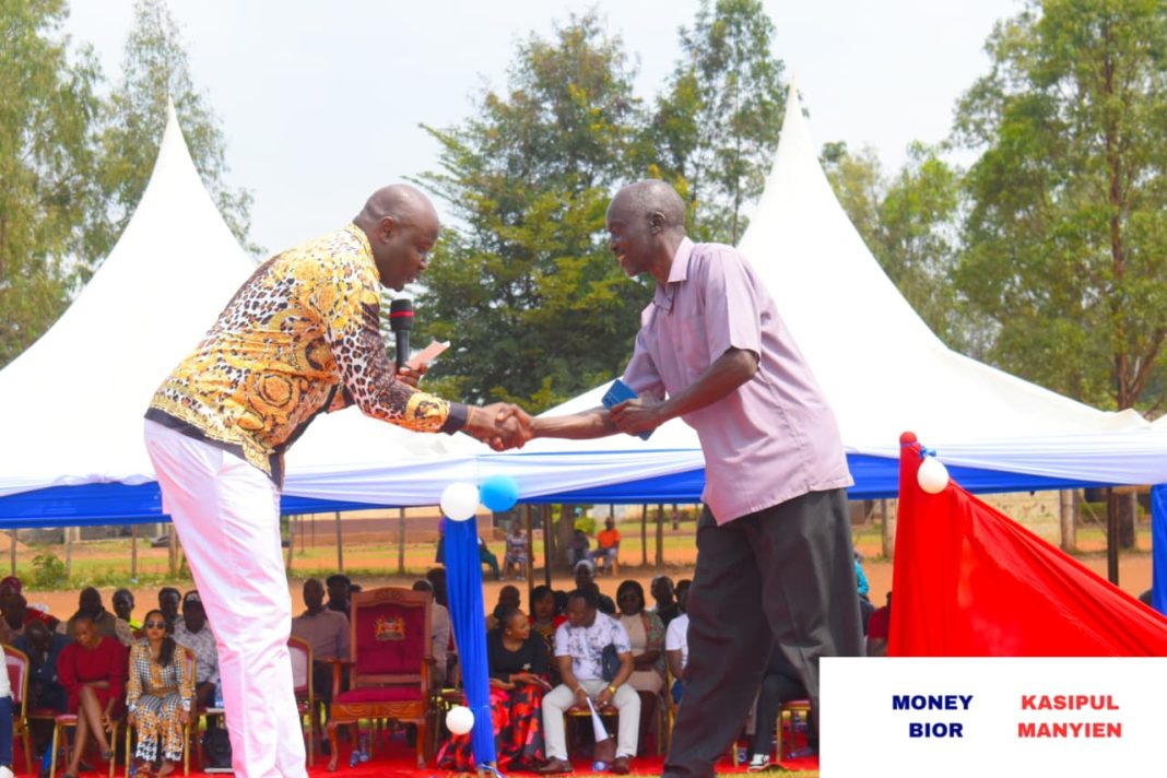 An aspirant gives sh 5M bursary to 1,200 Needy Learners in Kasipul constituency An aspirant gives sh 5M bursary to 1,200 Needy Learners in Kasipul constituency
