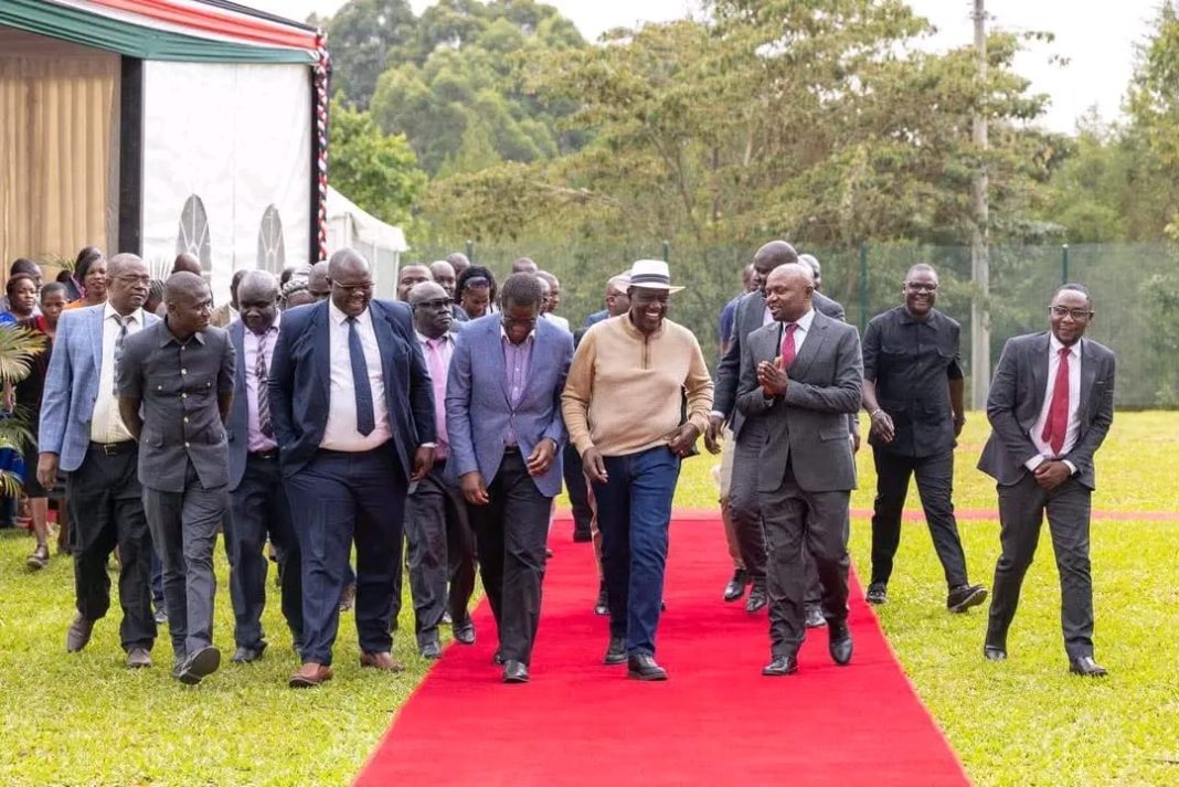 Ruto takes two-term drive to Orengo’s doorstep, hosts singing Siaya MCAs as the governor faces payback moment Ruto takes two-term drive to Orengo’s doorstep, hosts singing Siaya MCAs as the governor faces payback moment